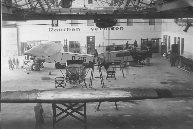 erste Flugzeugreperatur 1926