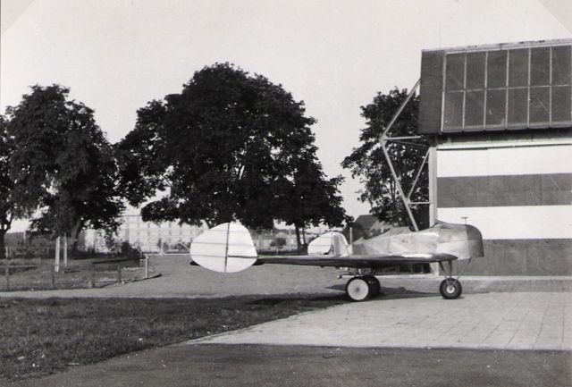 Soldenhoff A4 im Hintergrund Fabrik