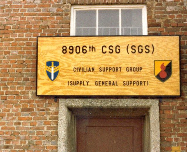 Eingang zur 8906th CSG