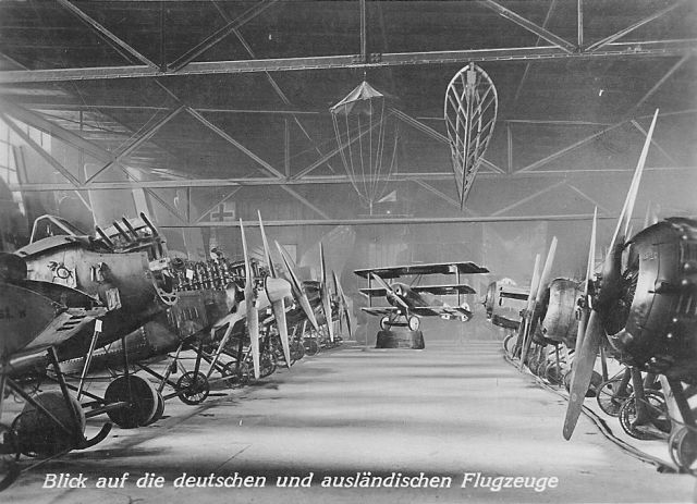 2 Böblingen Deutsches Luftfahrt-Museum innen 1_Blick