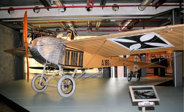 Jeannin Stahltaube Berlin restauriert (9)